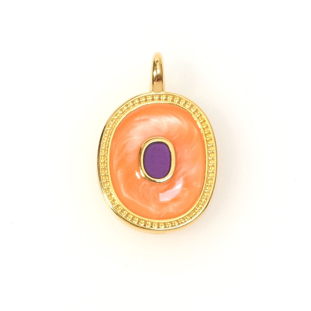 Pendentif ovale émaillé Corail nacré et violet foncé en Zamak doré 24K