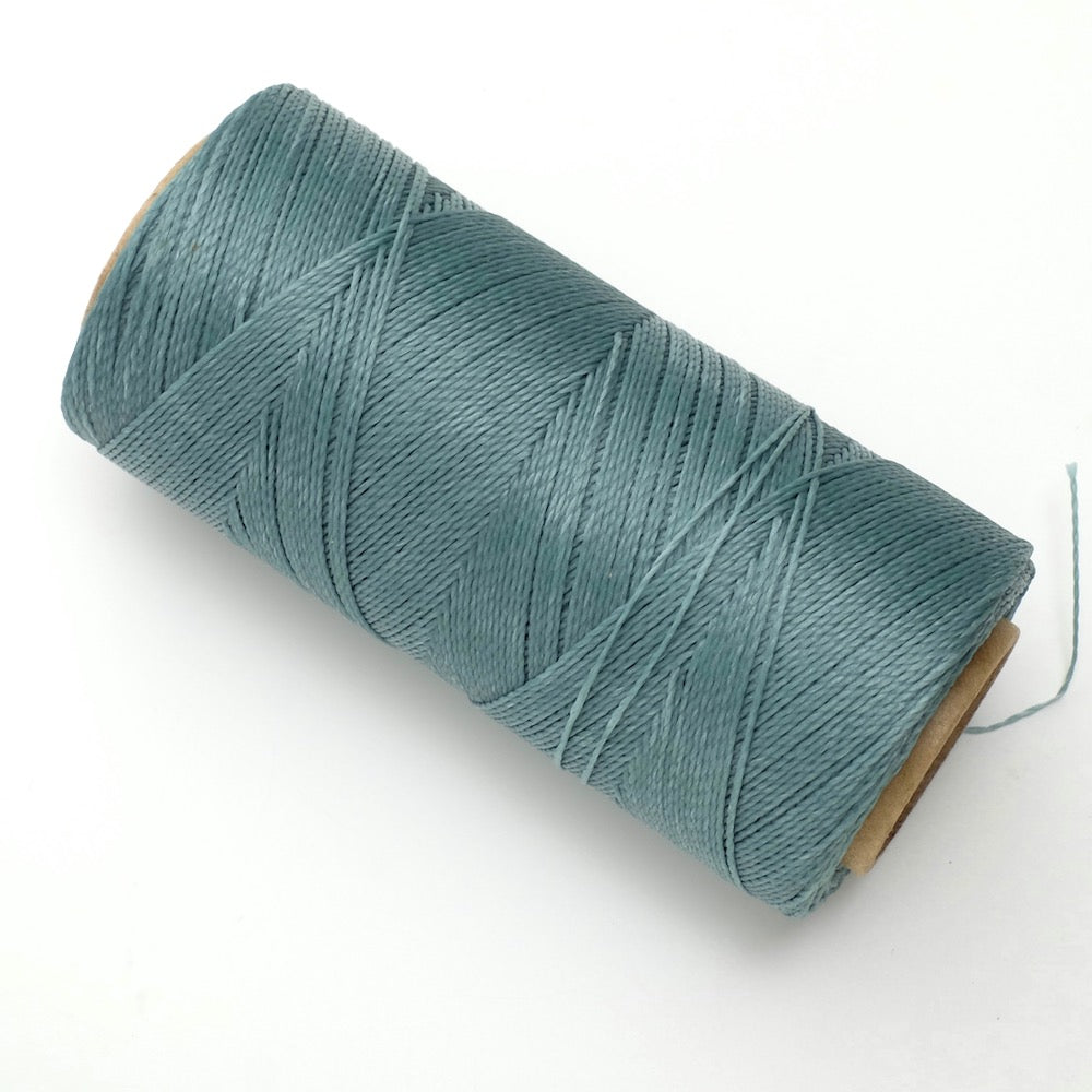 10 mètres de fil ciré Linhasita 0,5mm pour micro macramé - Bleu argile