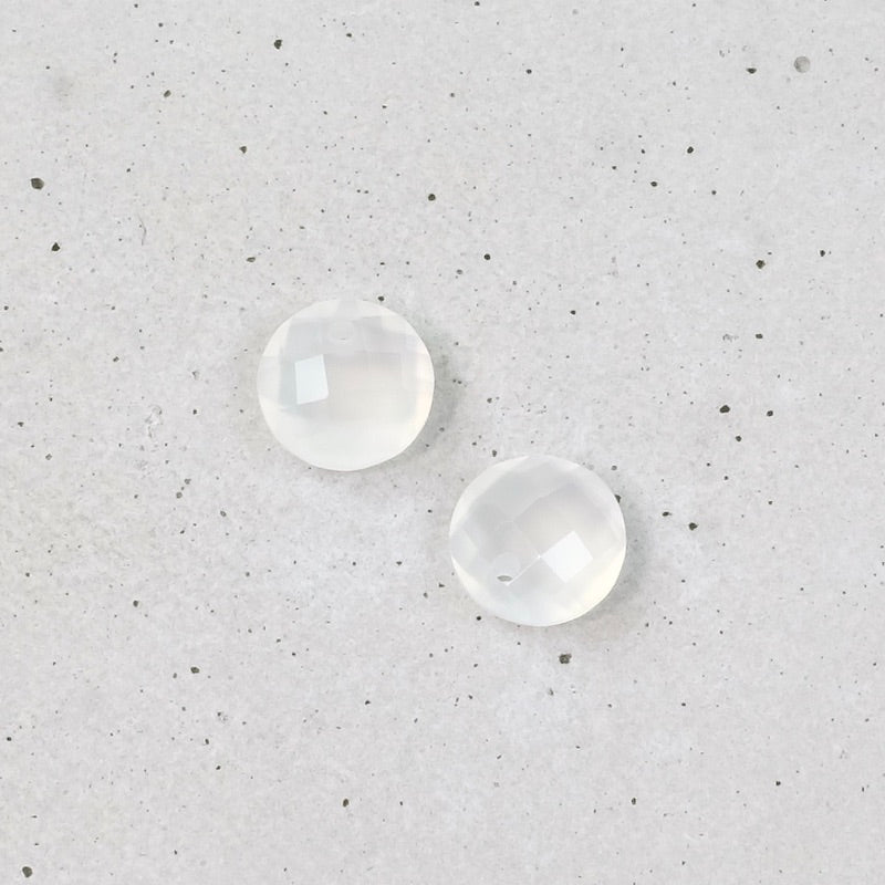 Ciondolo tondo sfaccettato 8mm in pietra naturale Onice bianco