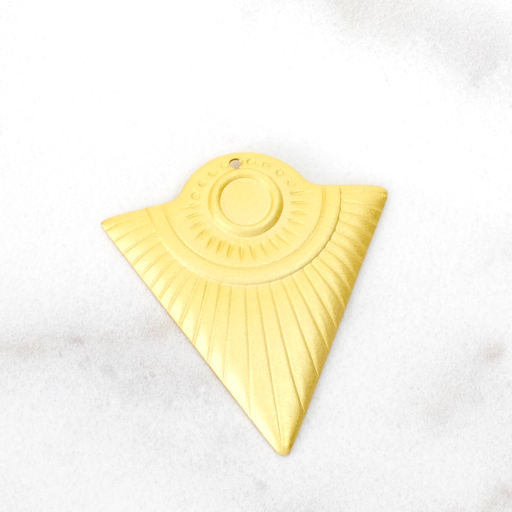 Pendentif Ethnique Triangle en Laiton Doré mat à l'or fin 24K