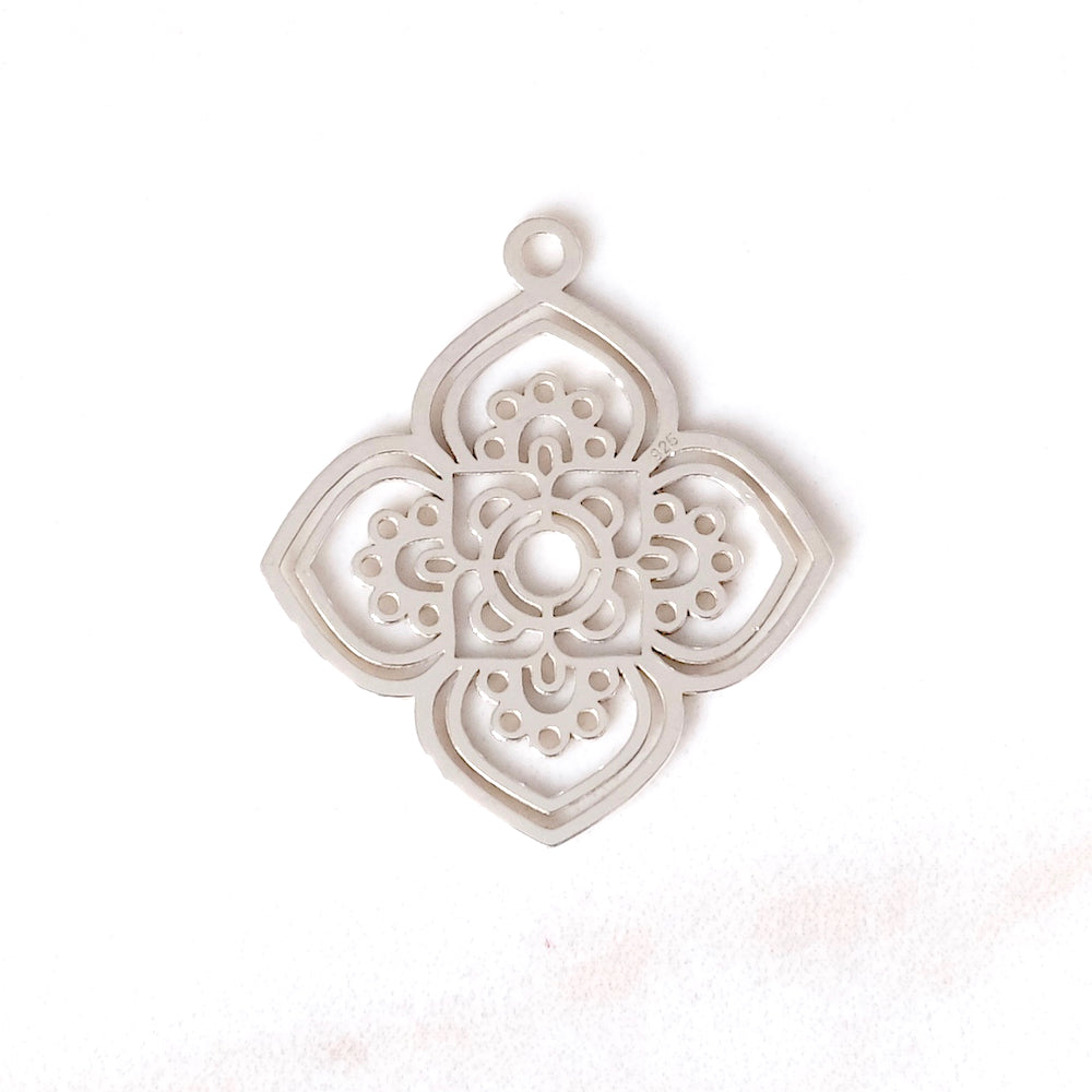 Pendentif Fleur ajourée en Argent 925