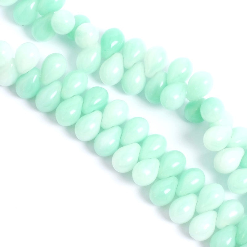 Fil de perles de Bohème gouttes 5x7mm vert Pastel