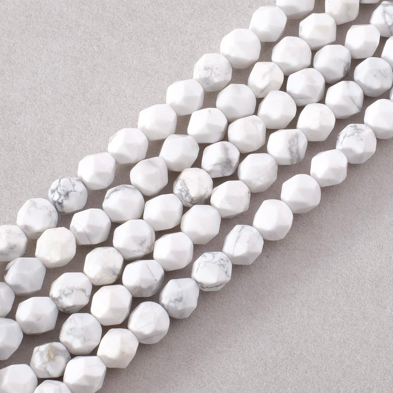 Fil de perles 6mm polygones de Howlite naturelles